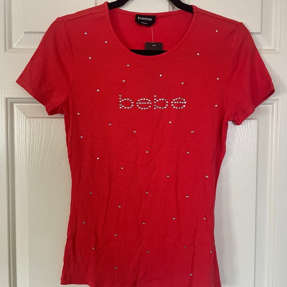 🏷️ Bebe Short Sleeve Rib Round Neck Top – Women’s M Cayenne (NWT)